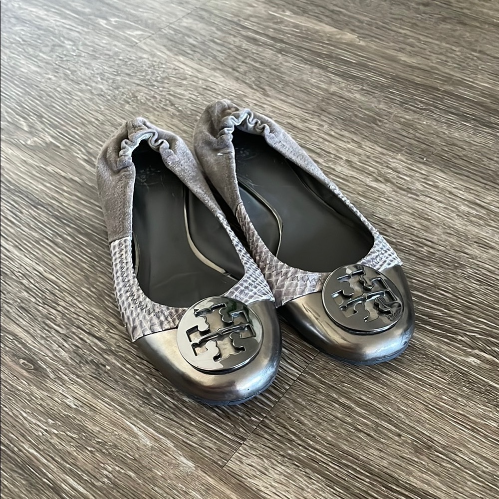 Tory Burch Reva Ballet Flats Women’s‎ Size 7 Snakeskin Logo Leather Suede Gray